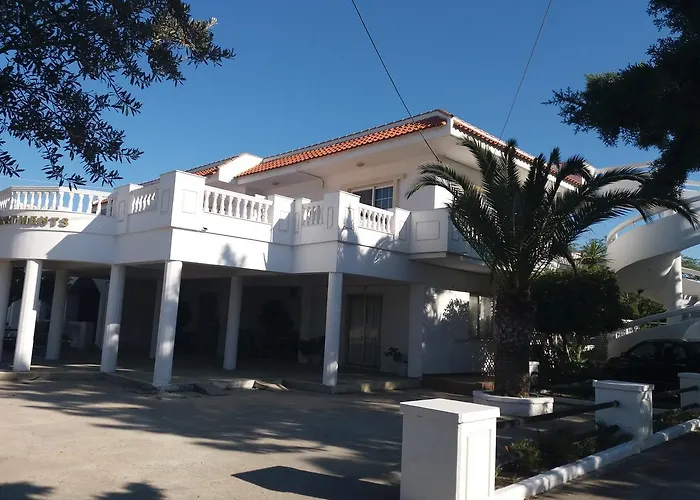 Colonial Apartment