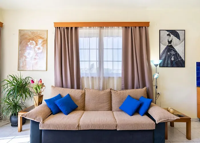 Colonial Family Apartment #3